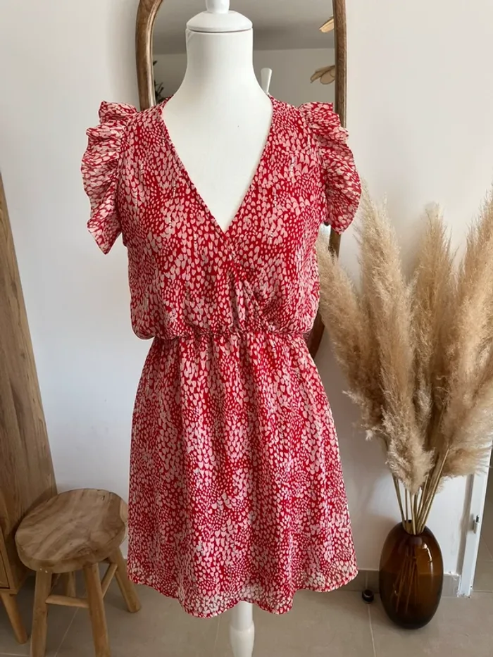 Robe rouge Rue des Abbesses - photo numéro 5