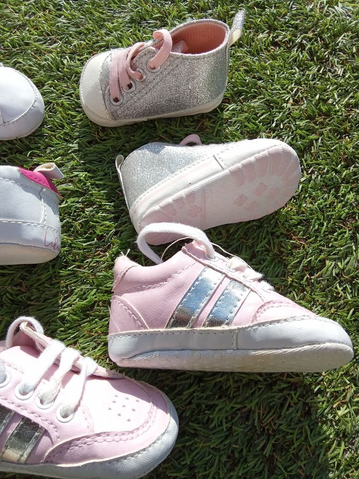 Lot de 3 paires de baskets, chaussures,  pour bébé fille taille taille  16,17 soit 0, 6 mois, lulu castagnette et autre,  toute saison , à enfiler - photo numéro 3