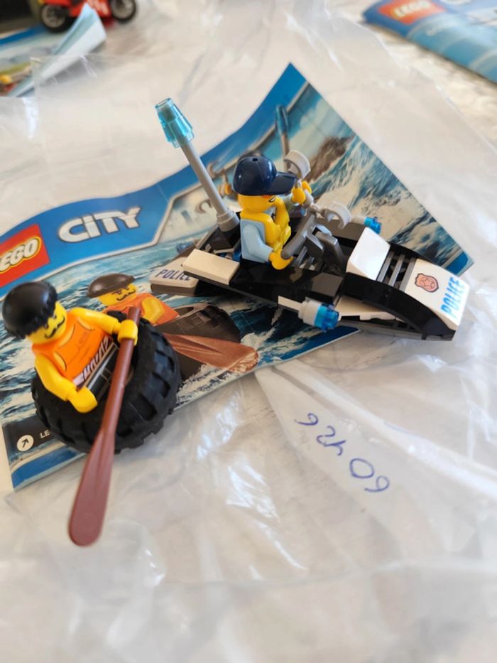 Lot 4 set Lego City 60126, 60106, 60108, 60113. Pompier, police, voiture de course, hélicoptère - photo numéro 12
