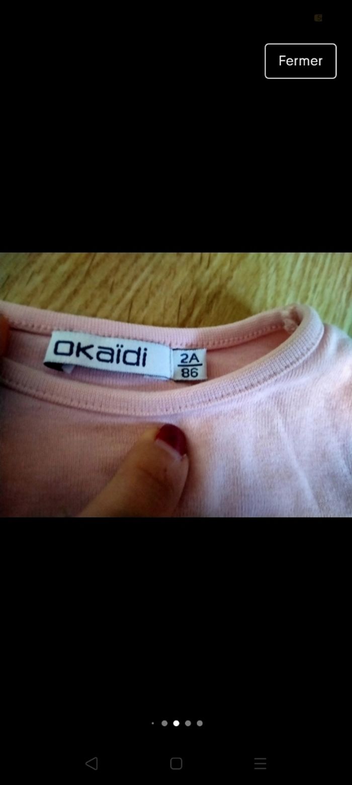 T-shirt rose avec fraise. Okaïdi.
Taille 18 mois - photo numéro 4