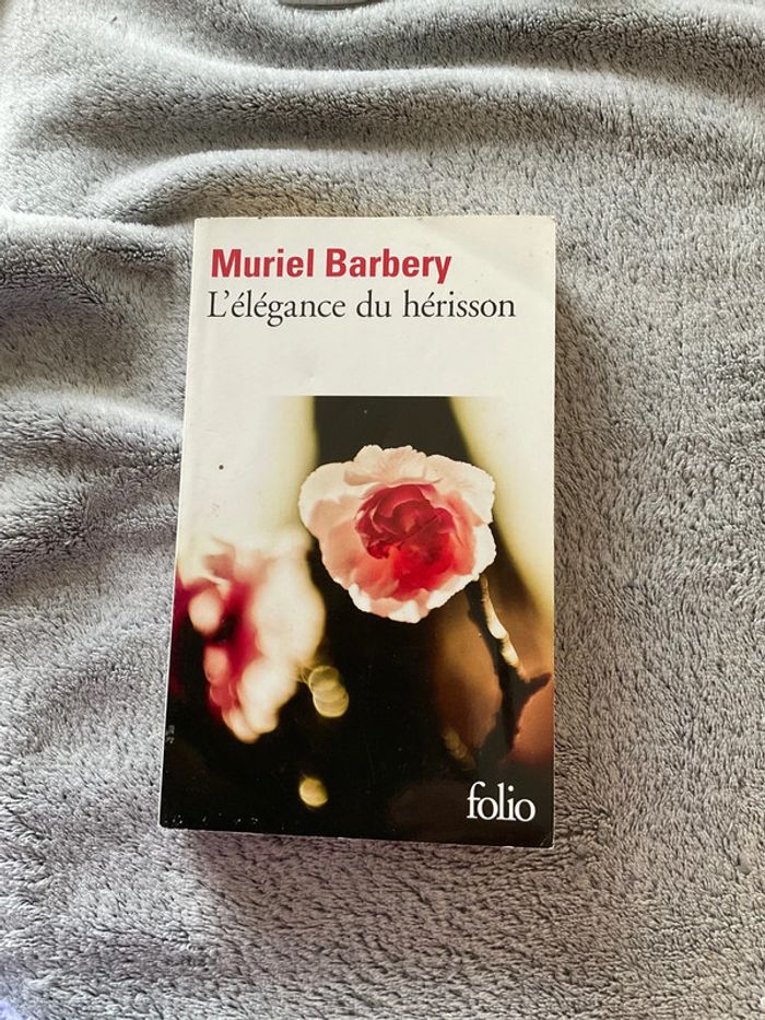 #l’ėlégance du hérisson Muriel Barbery. )
