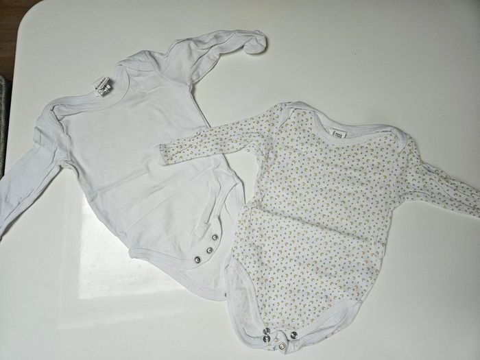 Lot 2 bodies taille 6 mois