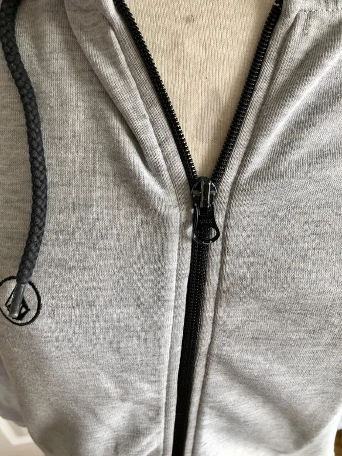 Veste sweat grise - photo numéro 2