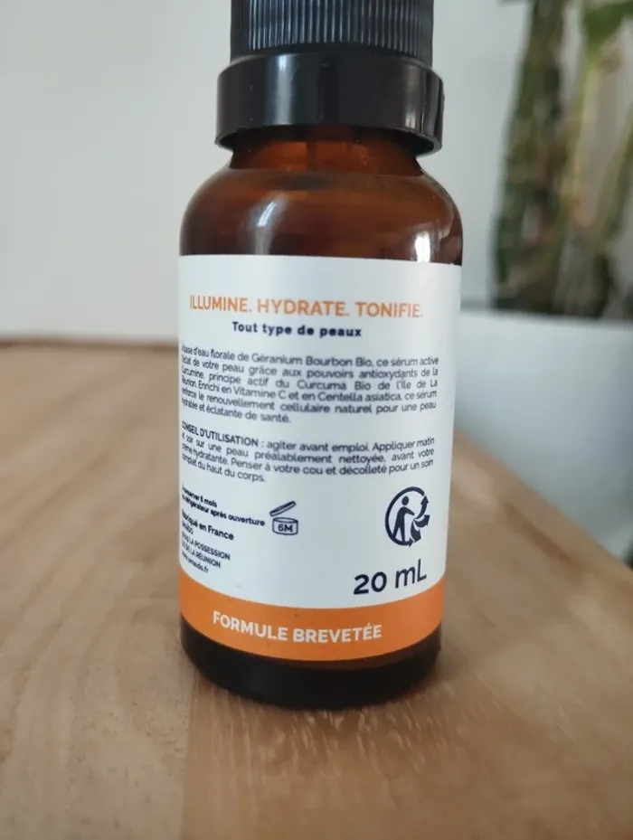 Serum botanique hydratant activateur d'éclat - photo numéro 2