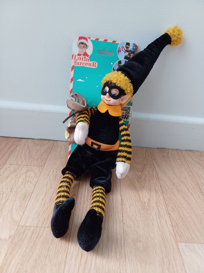 Lutin farceur de Noël voleur - photo numéro 2