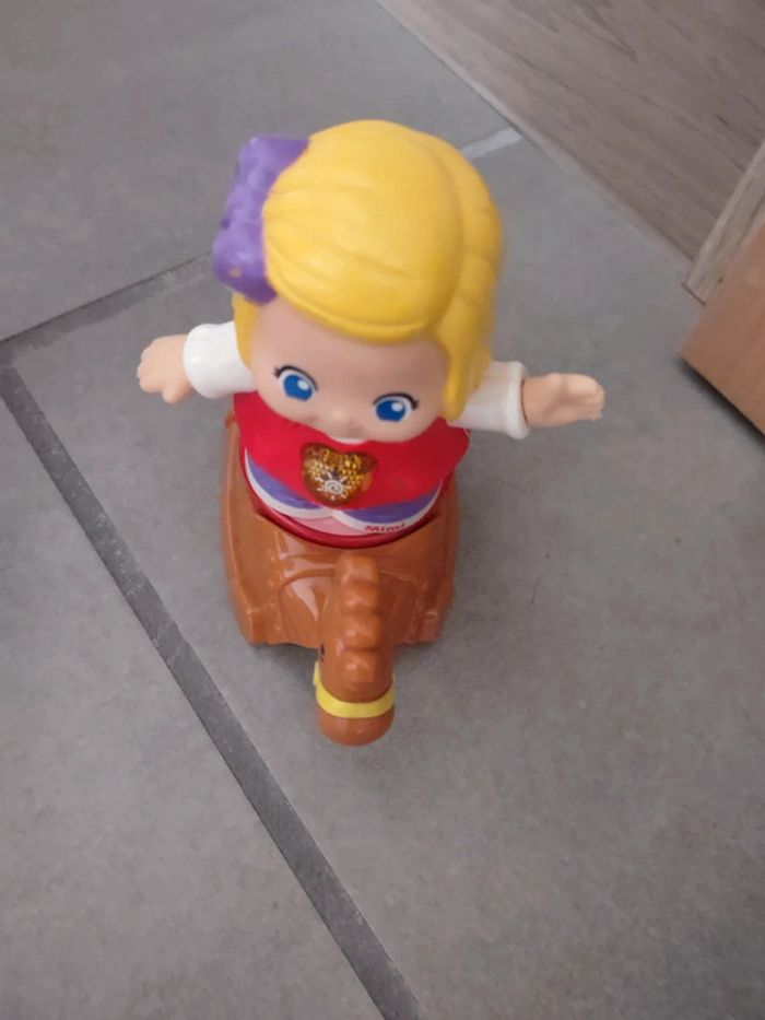 Tut tut copain Mimi la chipie et son cheval à bascule