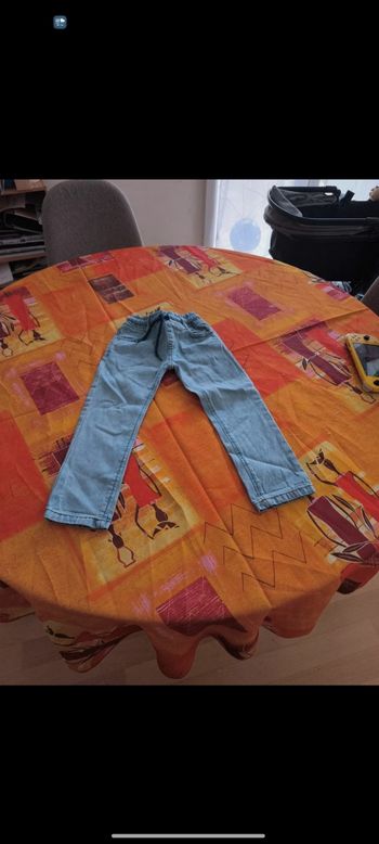 Jeans 4 ans en excellent état