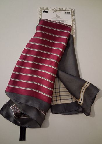 Foulard carré imprimé satiné