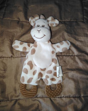 Doudou plat girafe action anneau dentition