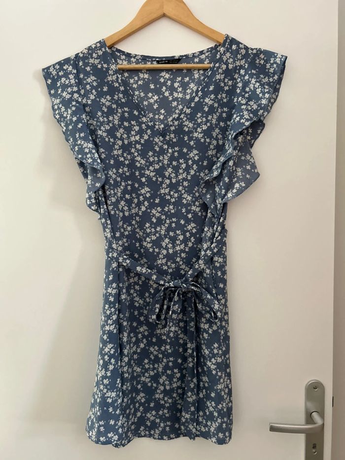 Robe bleue fleuri