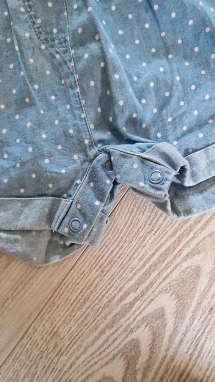 Combinaison short bleu jeans à petit pois Primark 🌼 24 / 36 mois - photo numéro 3
