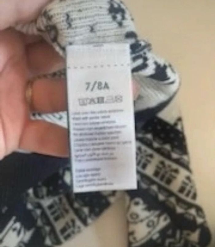 Pulls TRES BON ÉTAT pour garçon taille 7/8 ans couleurs noir et blanc thème de Noël 🦌 - photo numéro 9