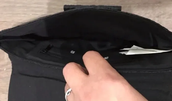 Sac à main pochette Bryan noire grise longueur 15cm en largeur 10cm - photo numéro 3