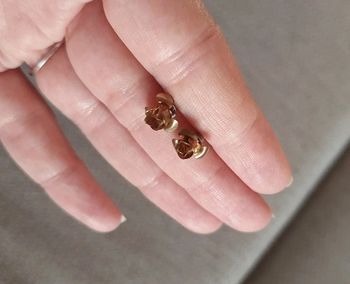 Boucles d'oreilles dorées fleurs roses