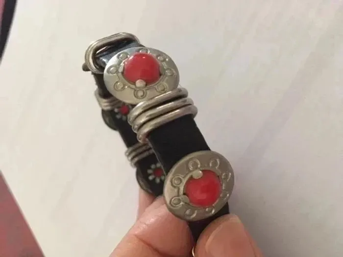 Bracelet Femme Chic Noir Rouge  Comme Neuf - photo numéro 2