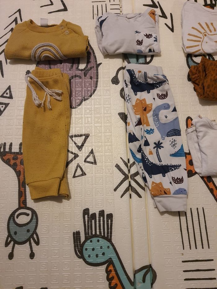 Lot vêtements 6 mois - photo numéro 3