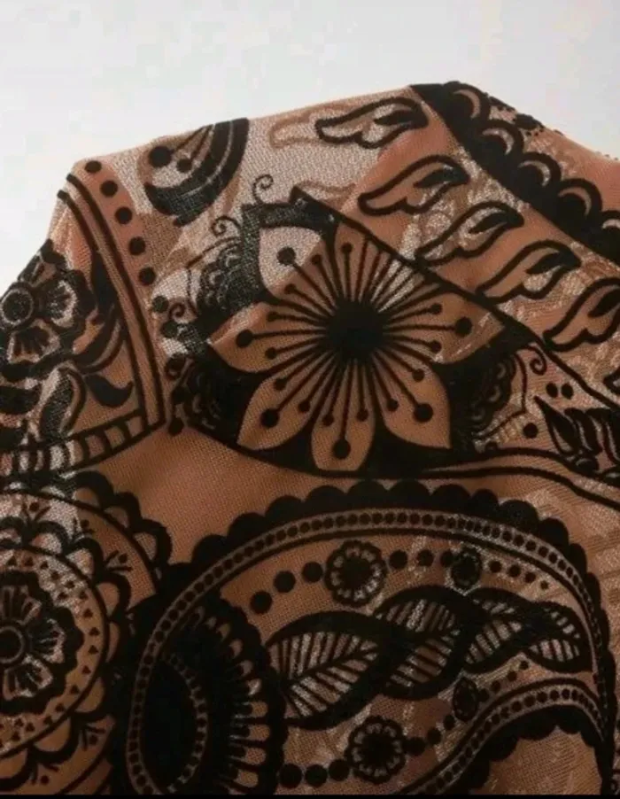 Top effet tatouage neuf taille 36 - photo numéro 3