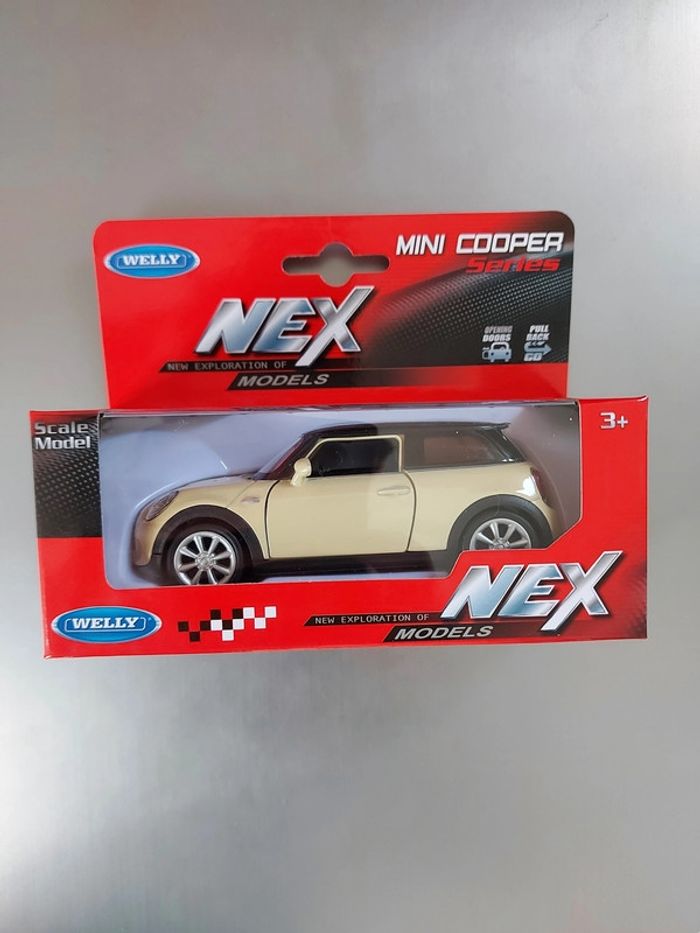 Mini Cooper hatch - toit drapeau anglais- crème