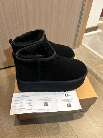 Bottes de neige UGG à talons hauts, noires, pointure 40