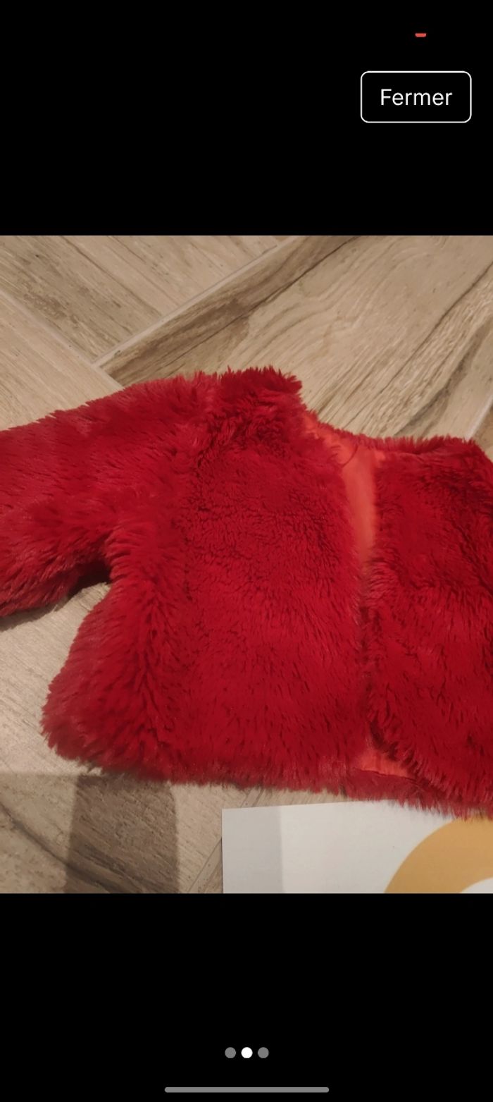 Veste fourrure 
Coloris rouge 
Taille 3-6 mois 62 cm - photo numéro 2