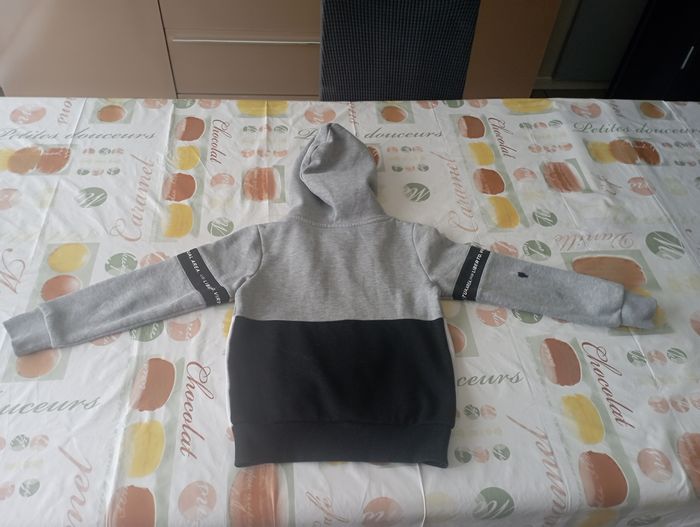 Sweat à capuche manches longues LIberto 8 ans 3€ - photo numéro 4