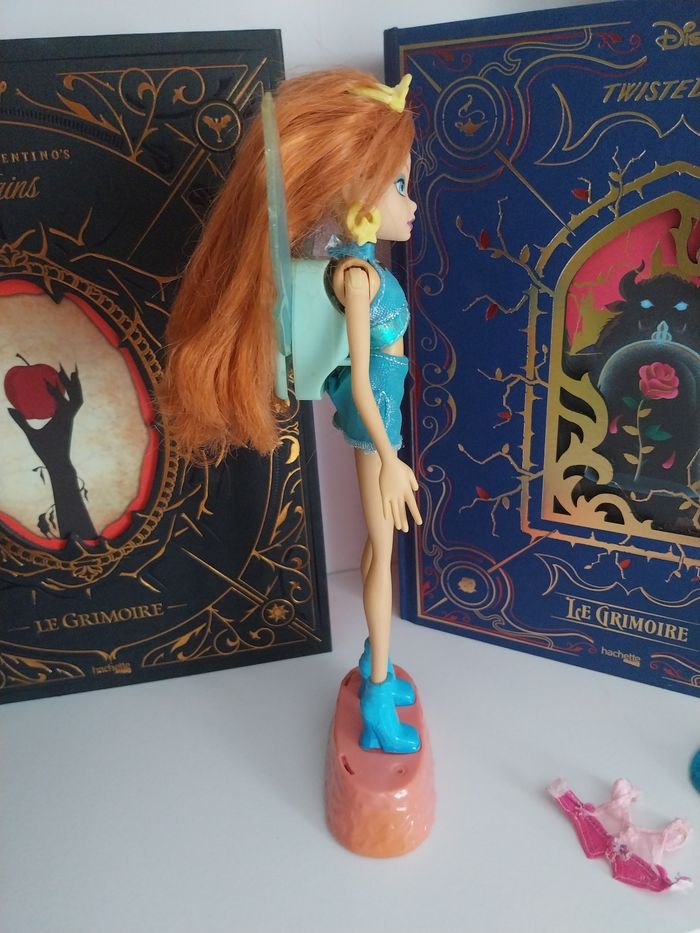 Poupée Bloom Flutter Magic Winx Club 2006 Rainbow Mattel Très rare avec socle - photo numéro 5