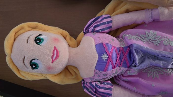 🤩🩷⚘️Poupées peluches , disneyland paris belle et raiponce (ferme) 🩷🤩⚘️ - photo numéro 3