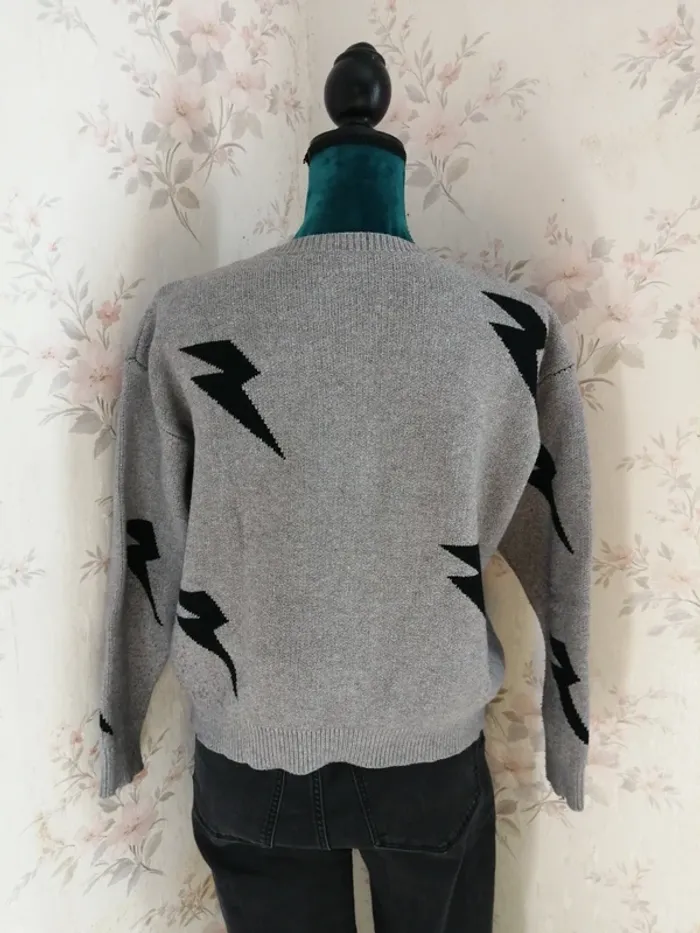 Pull gris en maille avec motifs éclairs noirs / shein / (L) - photo numéro 6