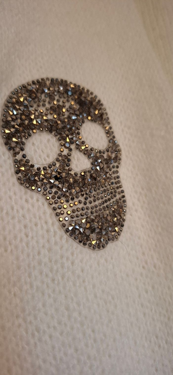 Joli pull tête de mort - photo numéro 2