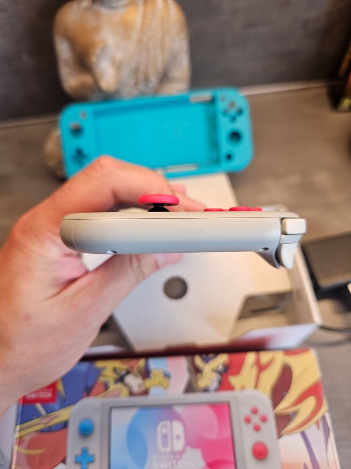 Nintendo Switch Lite Édition Zacian & Zamazenta – Très bon état + boîte d'origine - photo numéro 6