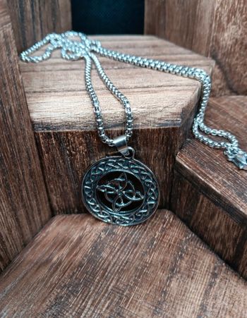 Collier Viking en Métal – Pendentif Nordique – Bijou Guerrier Scandinave – Style Ragnar