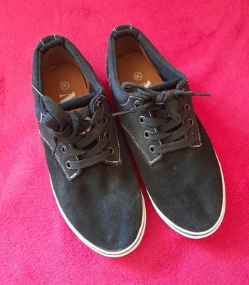 Chaussures neuves garçon