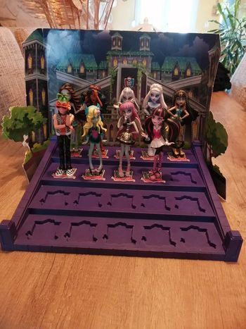 Lot de figurines monster high