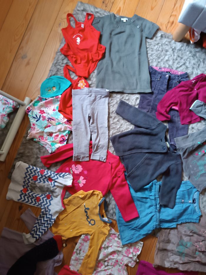 Lot de plus de 60 vêtements fille 18-24 mois en parfait état ou comme neuf. - photo numéro 8