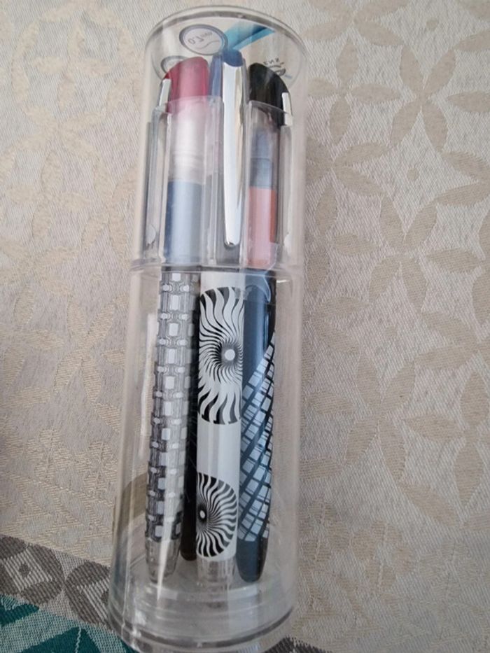 Lot de stylos - photo numéro 2