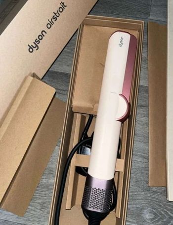 Dyson airstrait 