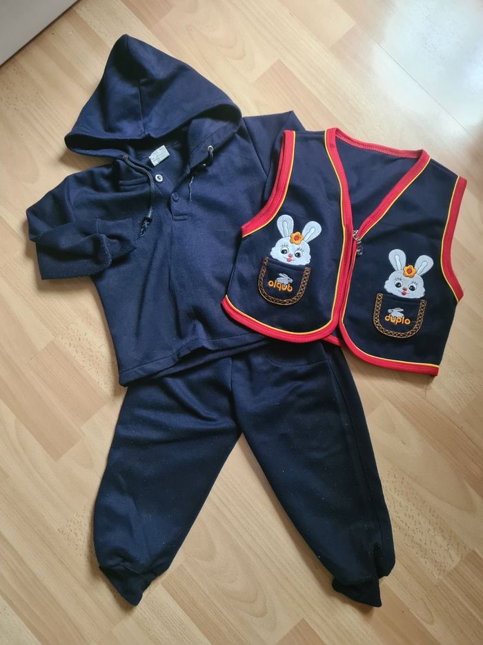 Ensemble jogging 3 pièces / Taille 18 mois
