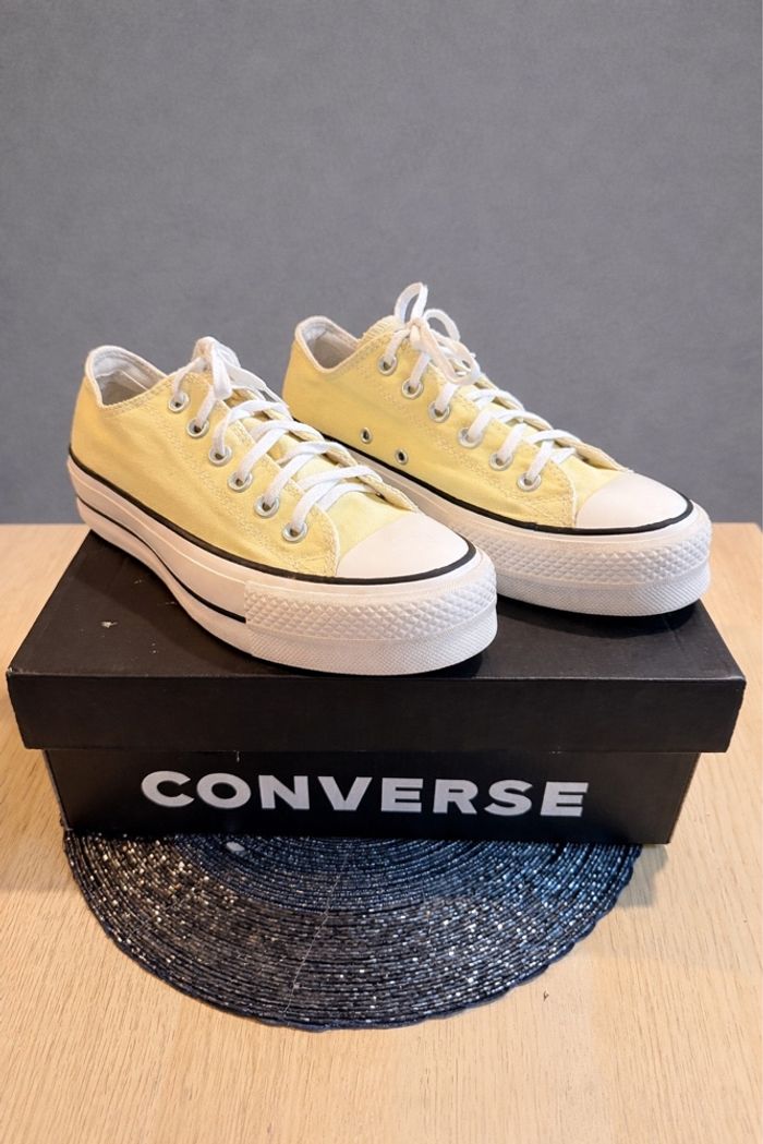 Converse compensées 38
