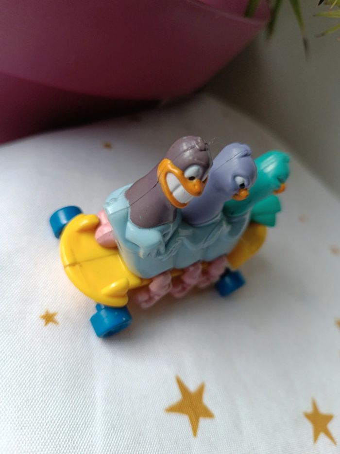 Figurine oiseau bird pigeon skate jaune yellow Warner Bros 1993 animaniacs glace icecream chariot - photo numéro 3