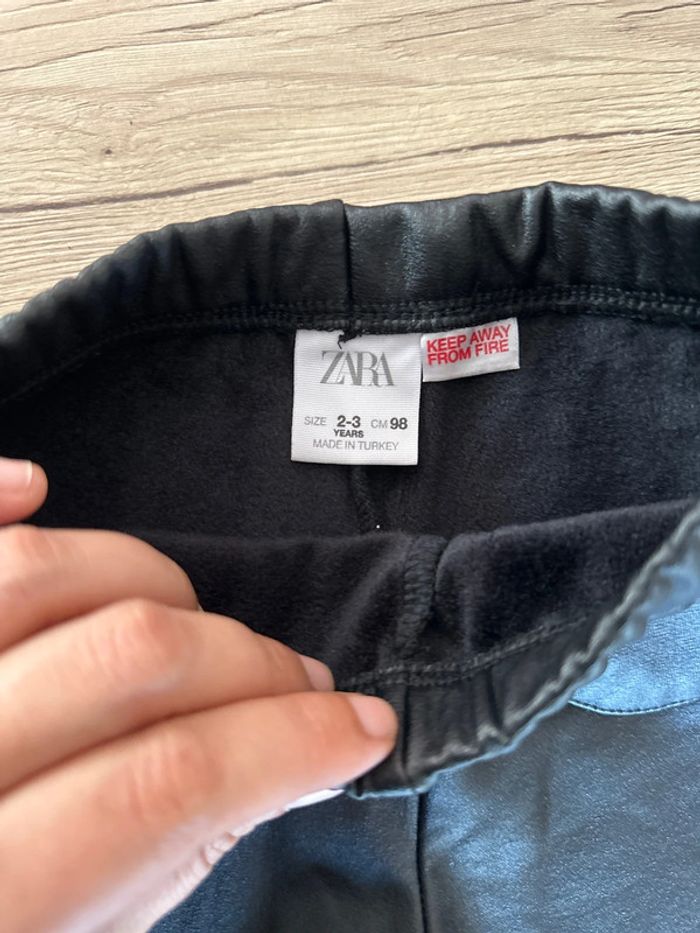 Legging similicuir Zara neuf 2/3 ans - photo numéro 3