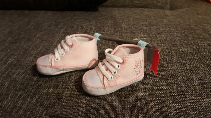 Chaussures neuves taille 17 - photo numéro 2
