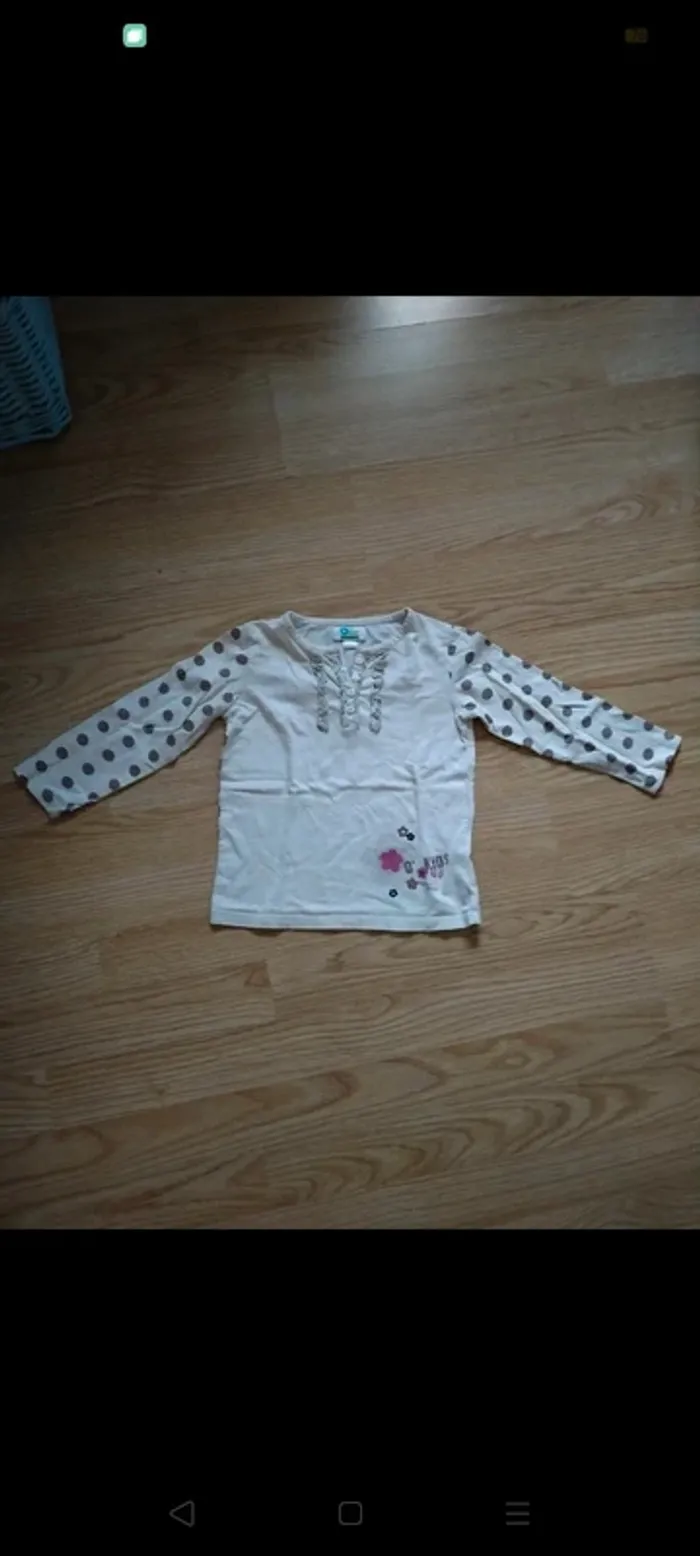 Lot de 5 hauts manches longues. Fille.
Taille 4 ans - photo numéro 3