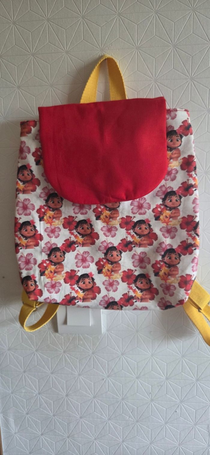 Protège carnet de santé et sac à dos - photo numéro 1