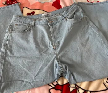 Jeans bleu clair coupe droite