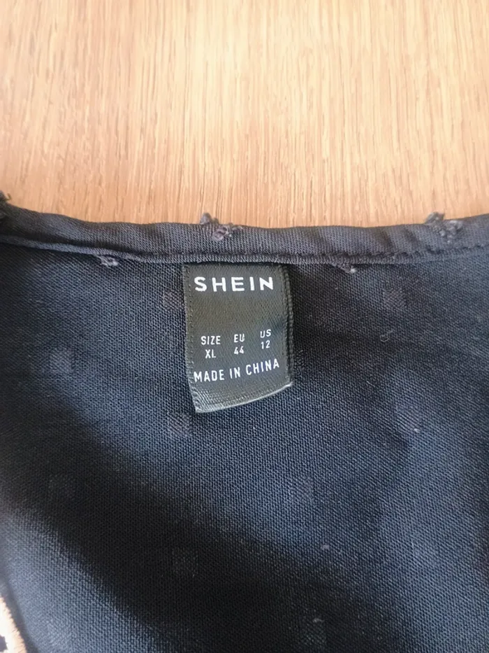 Chemise noire et liseret Shein XL - photo numéro 4
