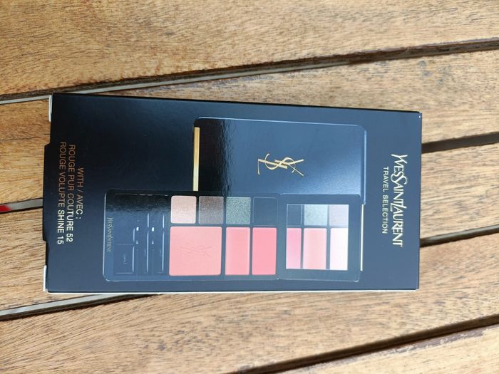 Coffret 4 miniatures de parfum + une palette de maquillage YSL - photo numéro 5