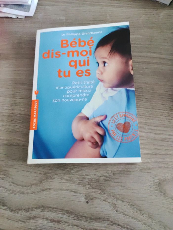 Livre "bébé dis-moi qui tu es"