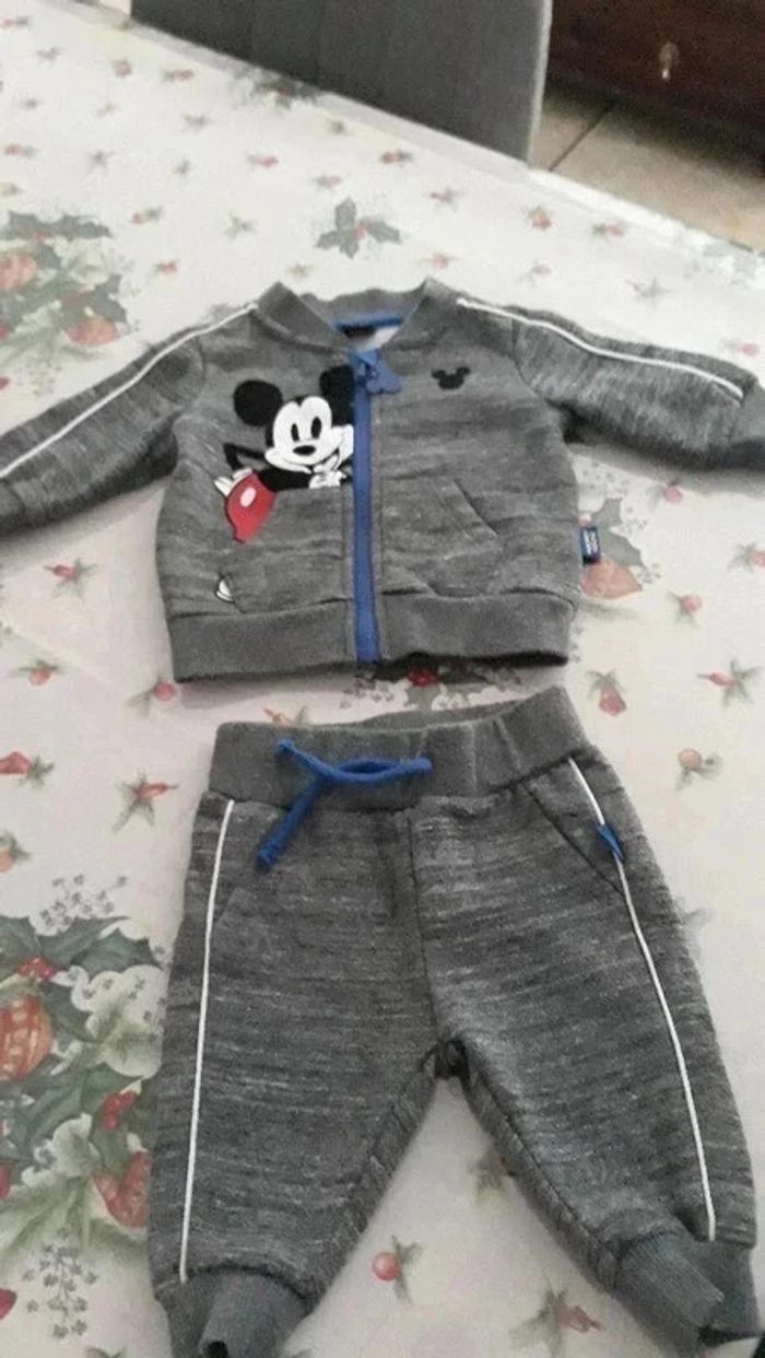 Ensemble Mickey Mouse de Disney Marque Primark Taille 3 mois: 62 cm - photo numéro 3