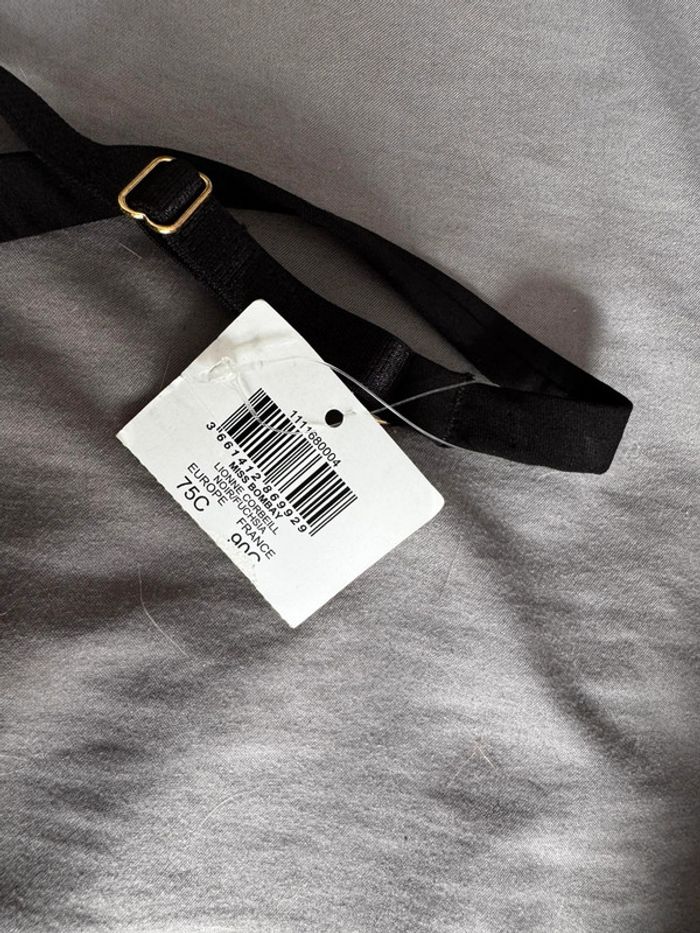 Soutien gorge rouge horge - photo numéro 2