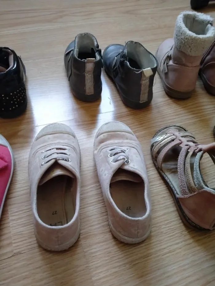 Lot de 8 paires de chaussures filles. Pointure 25 26 27 - photo numéro 10